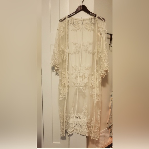Gorgeous ivory lace duster - Picture 1 of 9